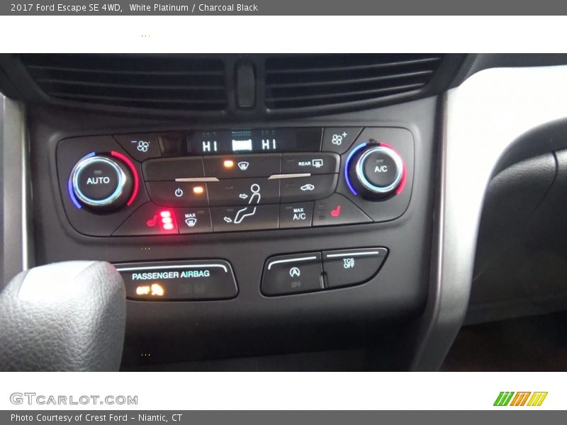 White Platinum / Charcoal Black 2017 Ford Escape SE 4WD