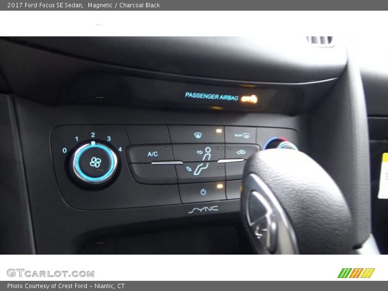 Magnetic / Charcoal Black 2017 Ford Focus SE Sedan