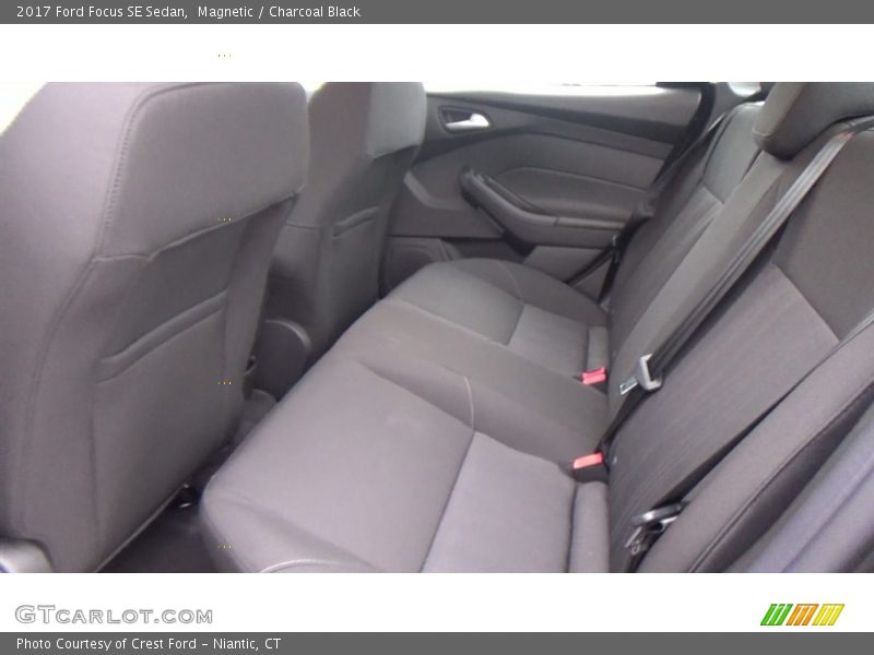 Magnetic / Charcoal Black 2017 Ford Focus SE Sedan