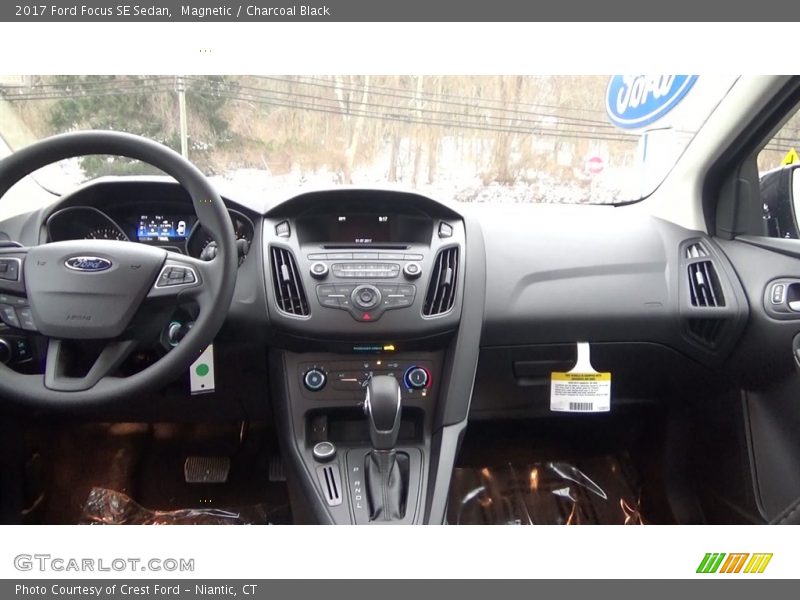 Magnetic / Charcoal Black 2017 Ford Focus SE Sedan