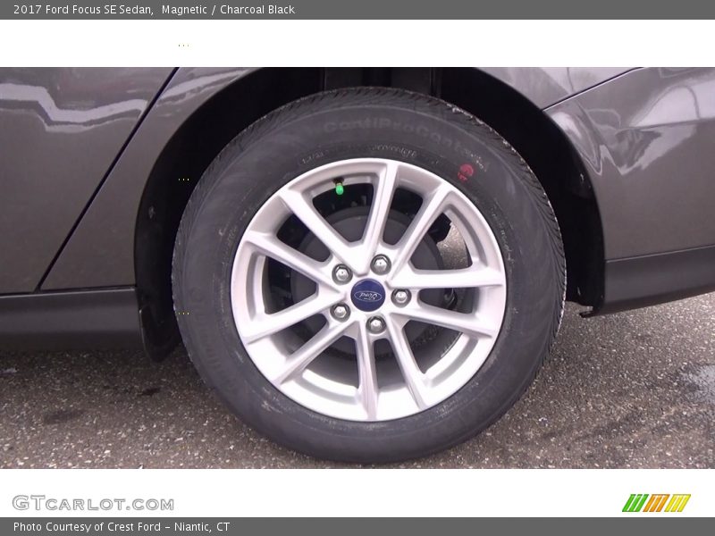 Magnetic / Charcoal Black 2017 Ford Focus SE Sedan
