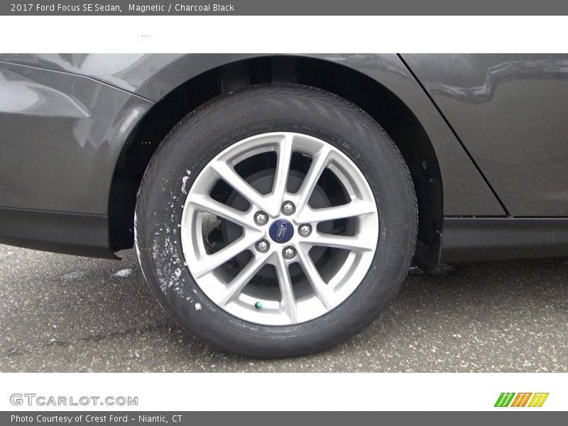 Magnetic / Charcoal Black 2017 Ford Focus SE Sedan