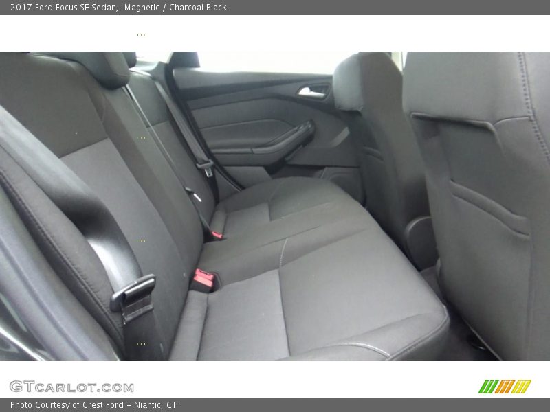 Magnetic / Charcoal Black 2017 Ford Focus SE Sedan