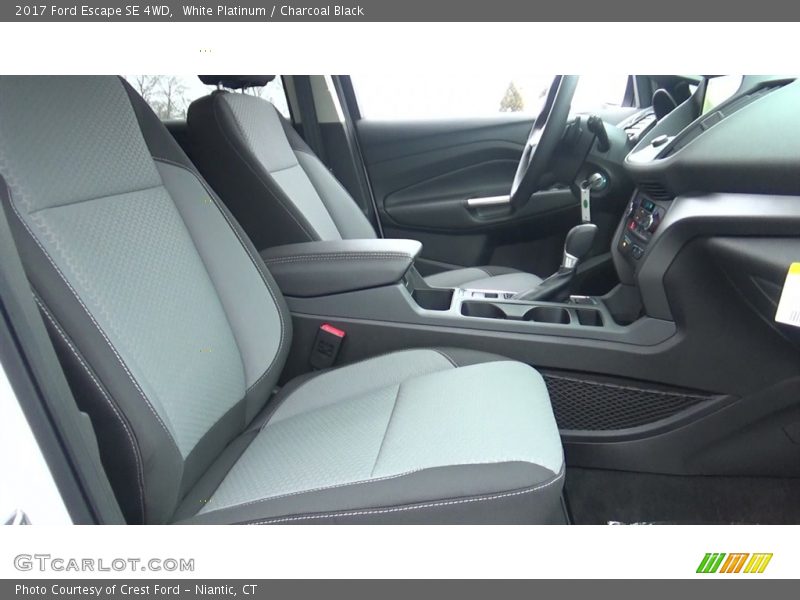 White Platinum / Charcoal Black 2017 Ford Escape SE 4WD
