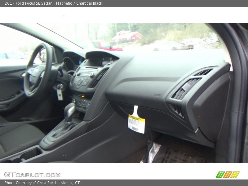 Magnetic / Charcoal Black 2017 Ford Focus SE Sedan