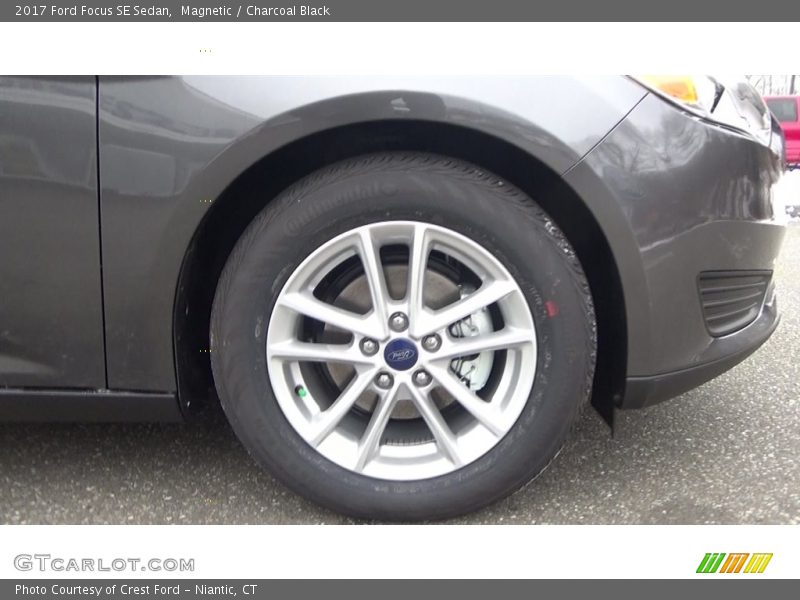 Magnetic / Charcoal Black 2017 Ford Focus SE Sedan