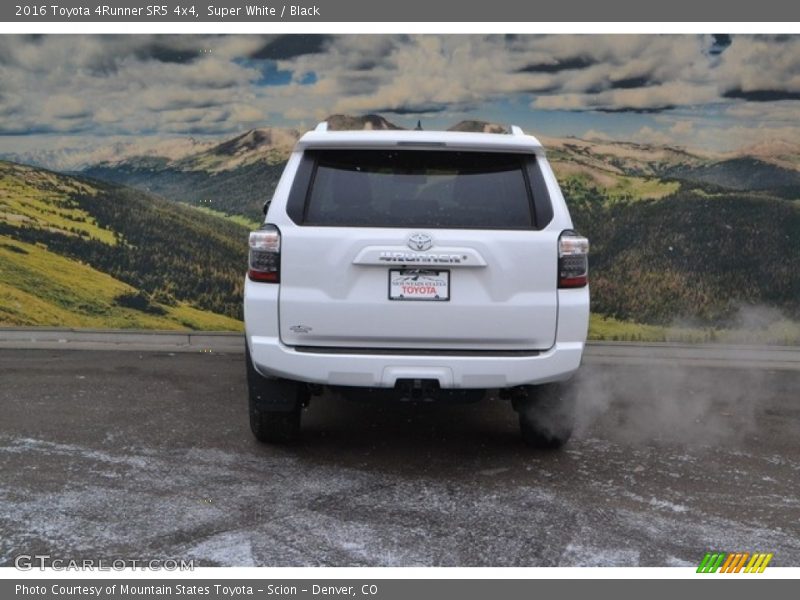 Super White / Black 2016 Toyota 4Runner SR5 4x4