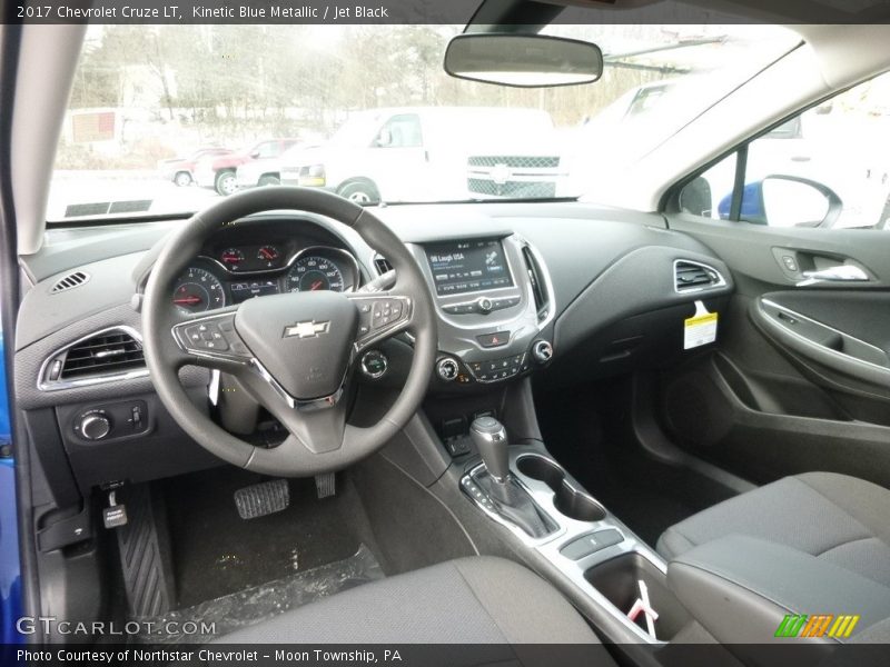 Kinetic Blue Metallic / Jet Black 2017 Chevrolet Cruze LT