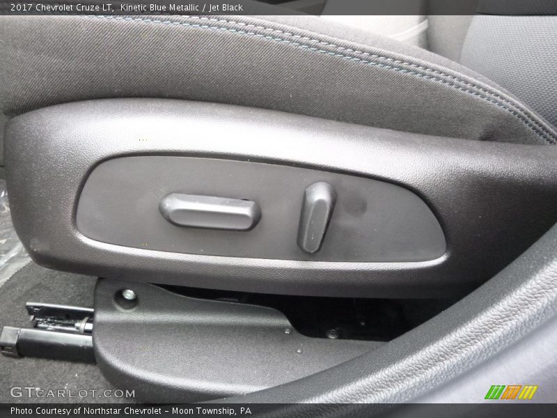 Kinetic Blue Metallic / Jet Black 2017 Chevrolet Cruze LT