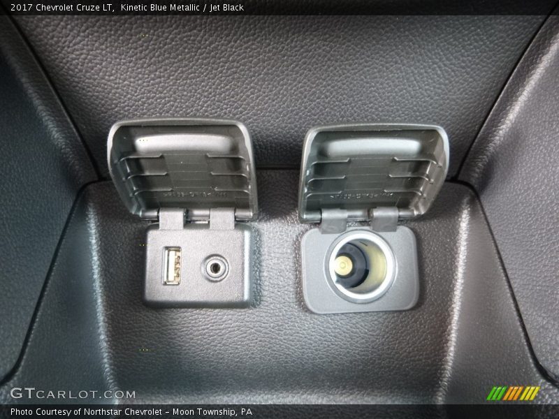 Kinetic Blue Metallic / Jet Black 2017 Chevrolet Cruze LT
