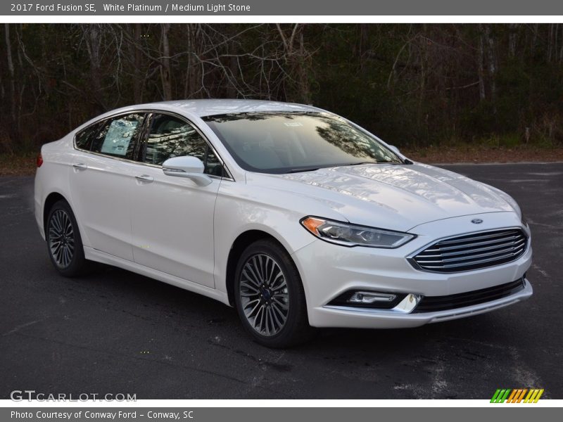Front 3/4 View of 2017 Fusion SE