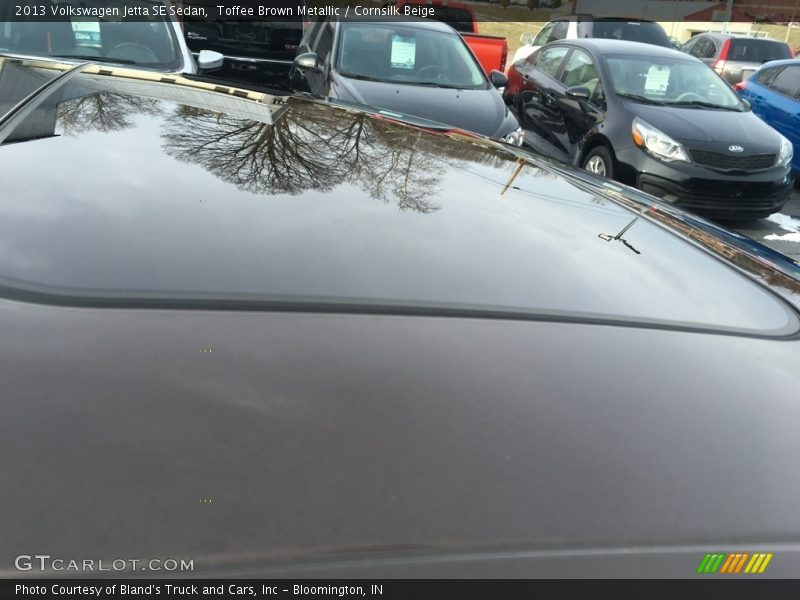 Toffee Brown Metallic / Cornsilk Beige 2013 Volkswagen Jetta SE Sedan