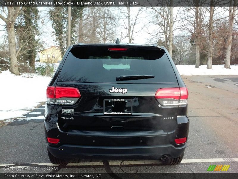 Diamond Black Crystal Pearl / Black 2017 Jeep Grand Cherokee Laredo 4x4