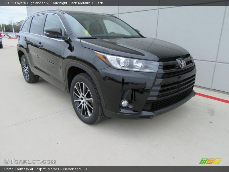 Front 3/4 View of 2017 Highlander SE