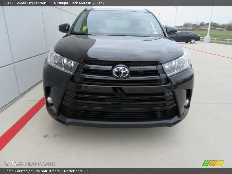Midnight Black Metallic / Black 2017 Toyota Highlander SE