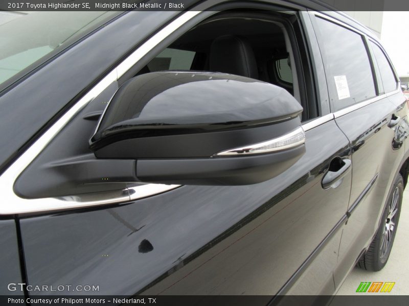 Midnight Black Metallic / Black 2017 Toyota Highlander SE