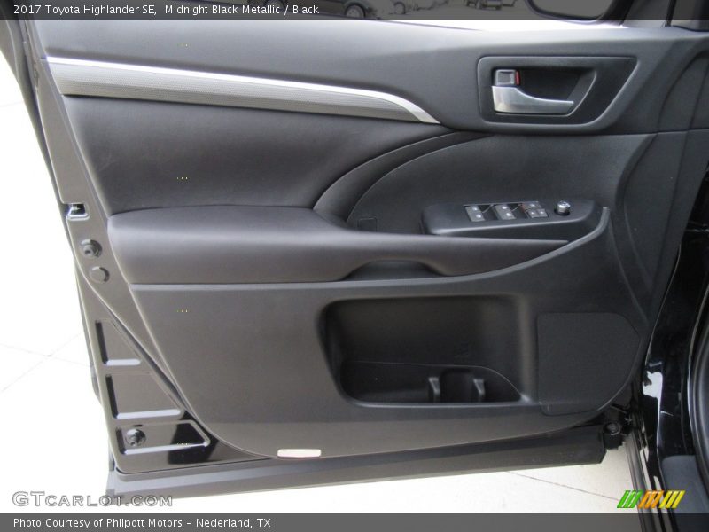 Door Panel of 2017 Highlander SE
