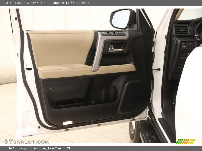 Super White / Sand Beige 2014 Toyota 4Runner SR5 4x4