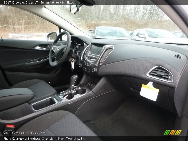 Summit White / Jet Black 2017 Chevrolet Cruze LT