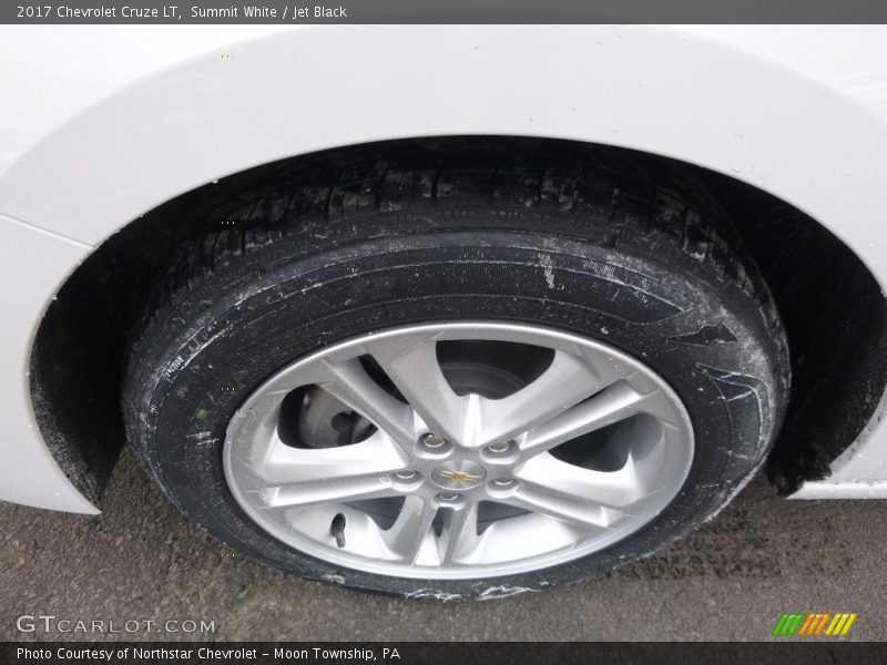 Summit White / Jet Black 2017 Chevrolet Cruze LT