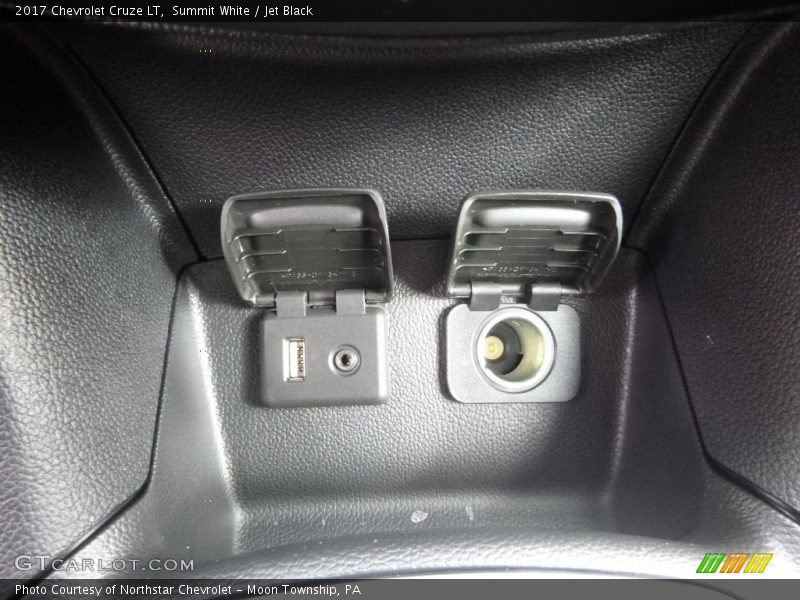 Summit White / Jet Black 2017 Chevrolet Cruze LT