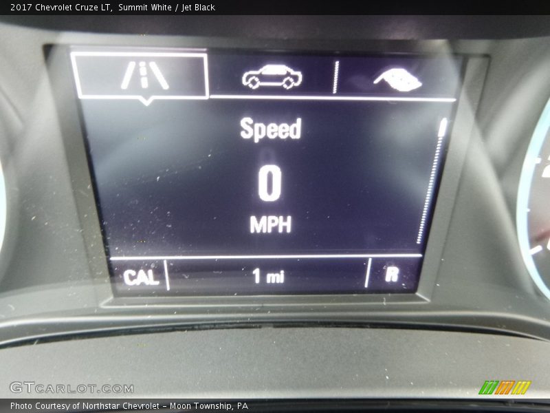 Summit White / Jet Black 2017 Chevrolet Cruze LT