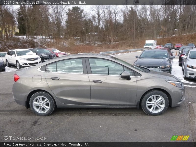 Pepperdust Metallic / Jet Black 2017 Chevrolet Cruze LT