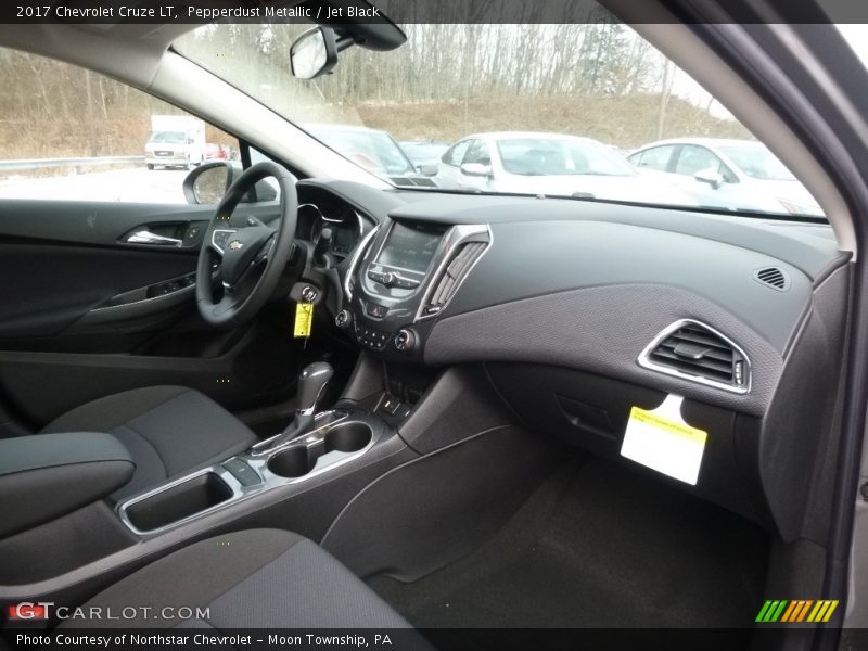Pepperdust Metallic / Jet Black 2017 Chevrolet Cruze LT