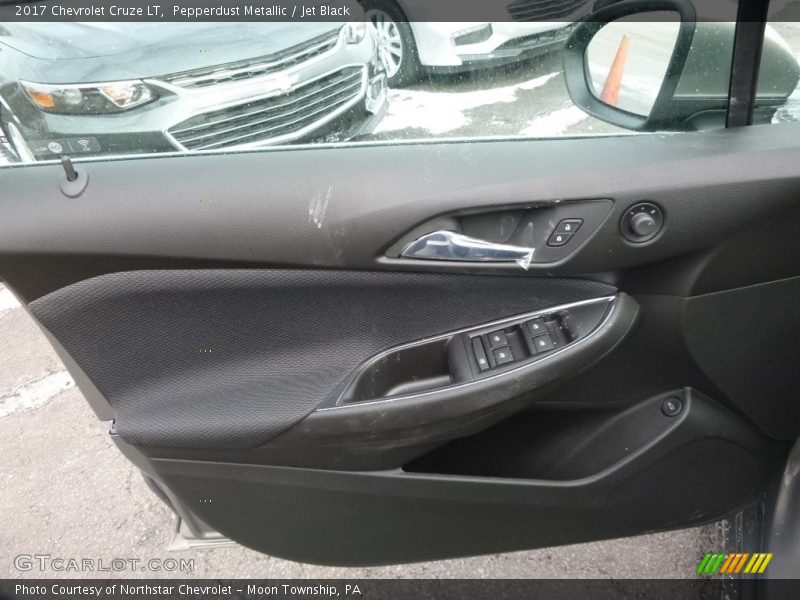 Pepperdust Metallic / Jet Black 2017 Chevrolet Cruze LT