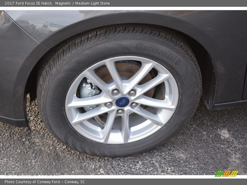 Magnetic / Medium Light Stone 2017 Ford Focus SE Hatch
