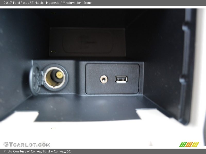 Magnetic / Medium Light Stone 2017 Ford Focus SE Hatch