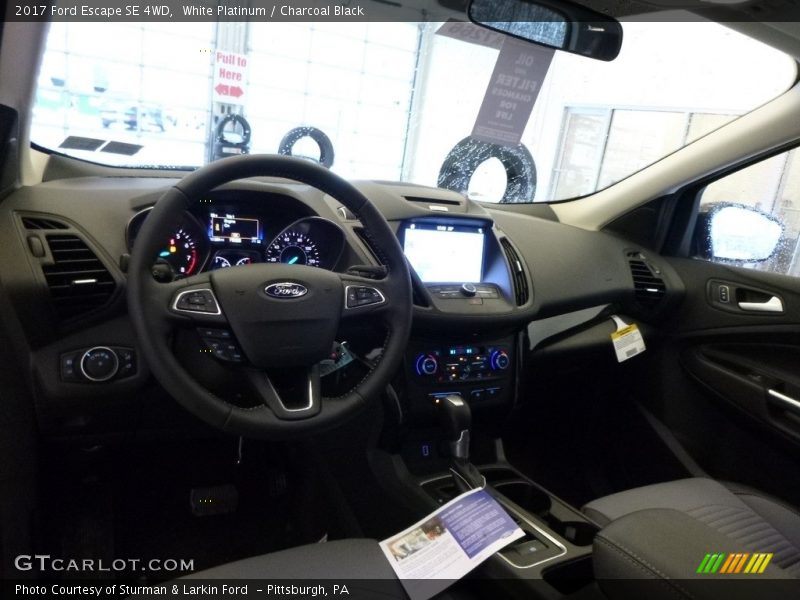 White Platinum / Charcoal Black 2017 Ford Escape SE 4WD