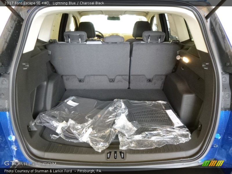 Lightning Blue / Charcoal Black 2017 Ford Escape SE 4WD