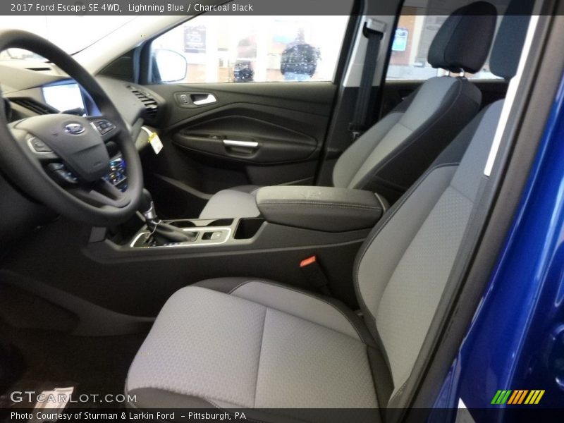 Lightning Blue / Charcoal Black 2017 Ford Escape SE 4WD