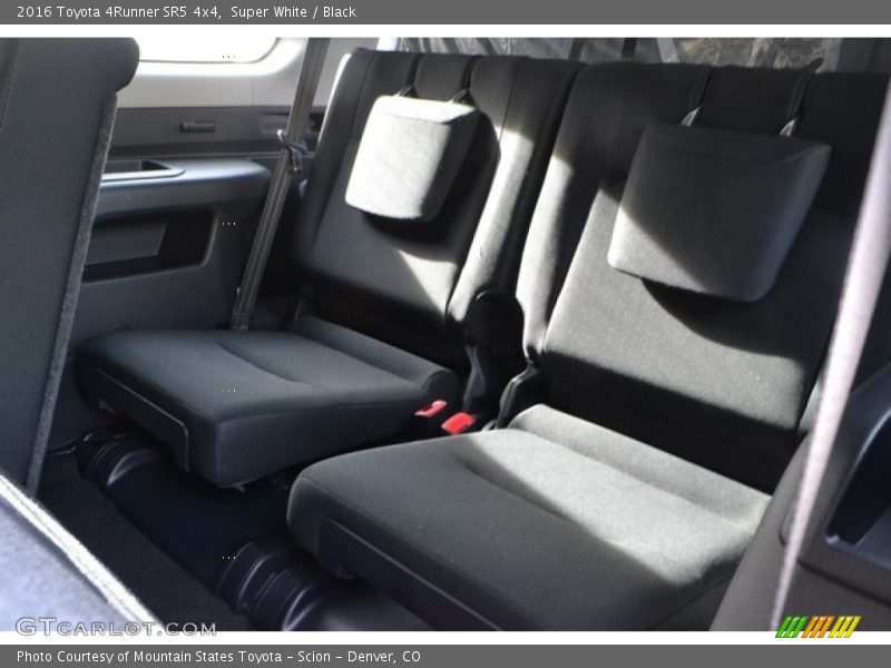 Super White / Black 2016 Toyota 4Runner SR5 4x4