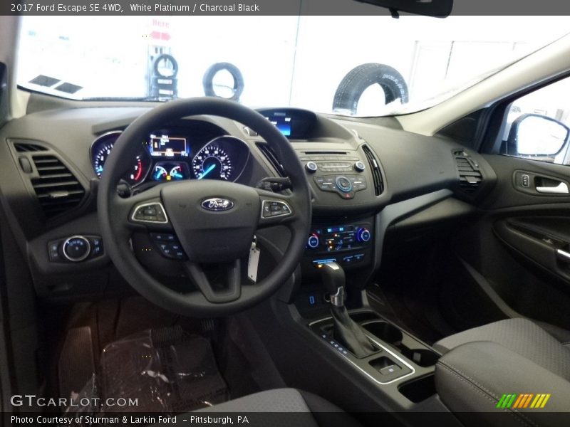 White Platinum / Charcoal Black 2017 Ford Escape SE 4WD