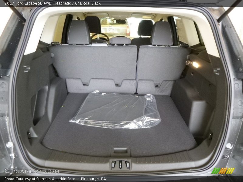 Magnetic / Charcoal Black 2017 Ford Escape SE 4WD