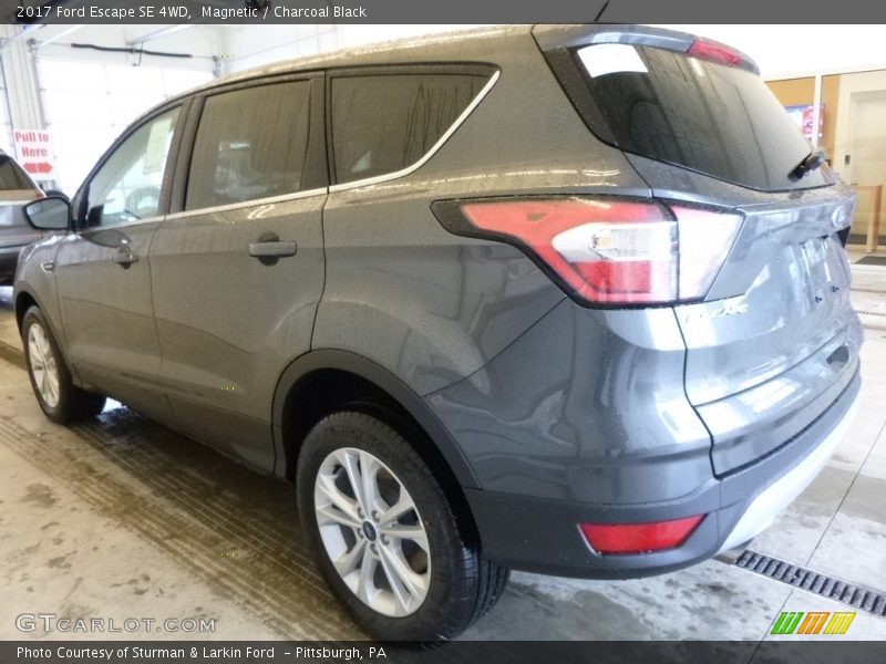 Magnetic / Charcoal Black 2017 Ford Escape SE 4WD