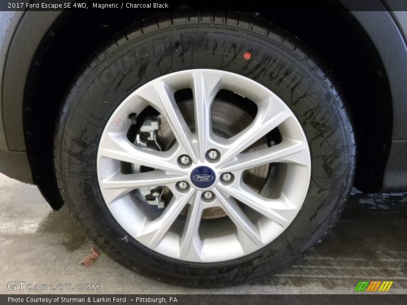Magnetic / Charcoal Black 2017 Ford Escape SE 4WD