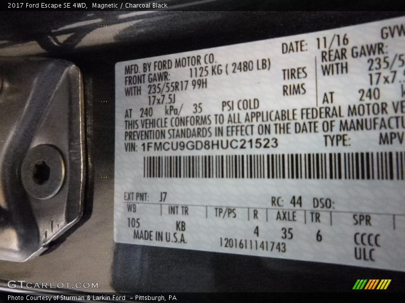 Magnetic / Charcoal Black 2017 Ford Escape SE 4WD