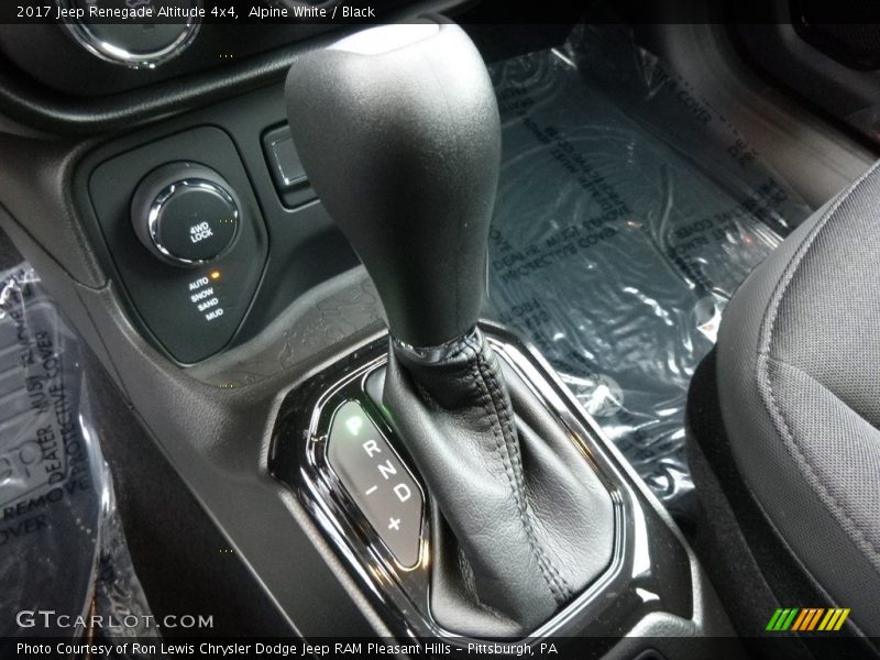 Alpine White / Black 2017 Jeep Renegade Altitude 4x4
