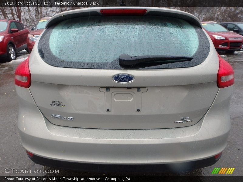 Tectonic / Charcoal Black 2016 Ford Focus SE Hatch