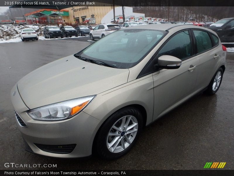 Tectonic / Charcoal Black 2016 Ford Focus SE Hatch