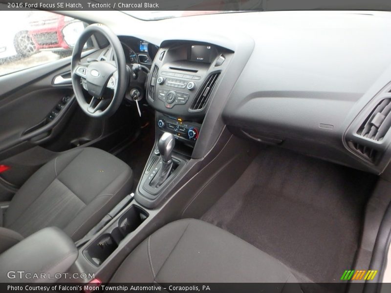 Tectonic / Charcoal Black 2016 Ford Focus SE Hatch