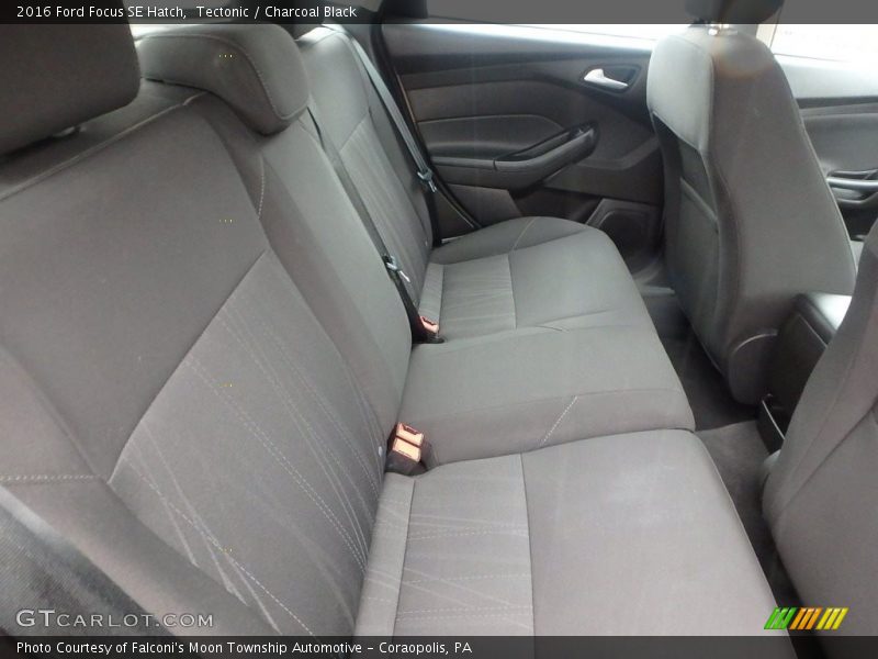 Tectonic / Charcoal Black 2016 Ford Focus SE Hatch