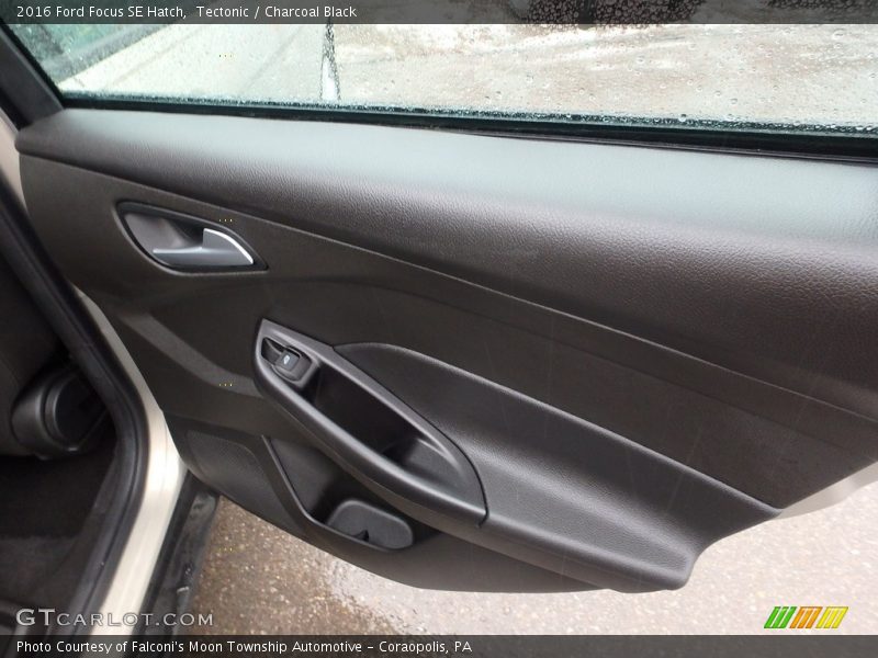 Tectonic / Charcoal Black 2016 Ford Focus SE Hatch