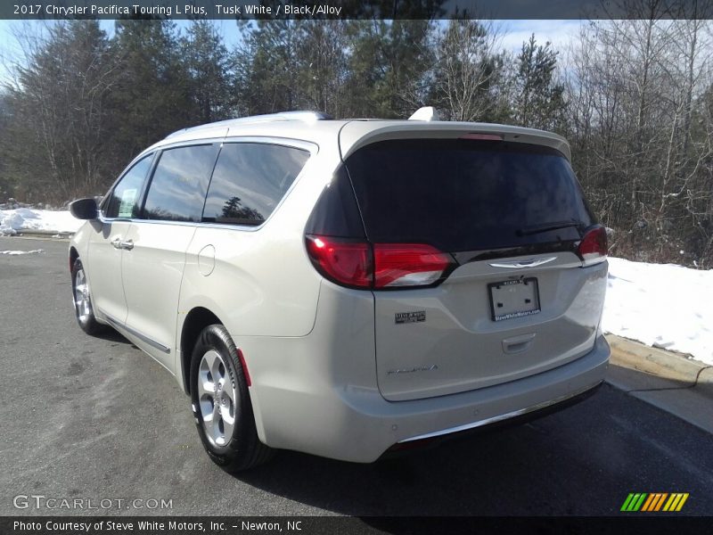Tusk White / Black/Alloy 2017 Chrysler Pacifica Touring L Plus