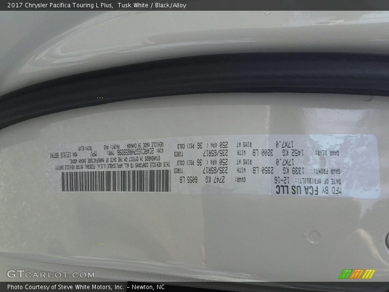 Tusk White / Black/Alloy 2017 Chrysler Pacifica Touring L Plus