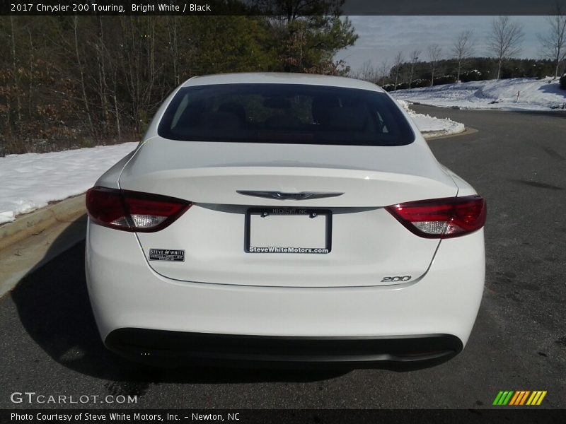 Bright White / Black 2017 Chrysler 200 Touring
