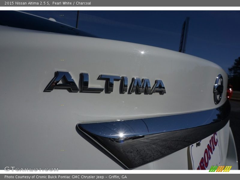Pearl White / Charcoal 2015 Nissan Altima 2.5 S